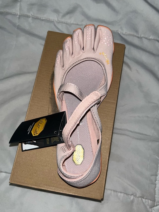 Vibram Shoes - Vibram Women’s FiveFingers V-Soul Pale Pink